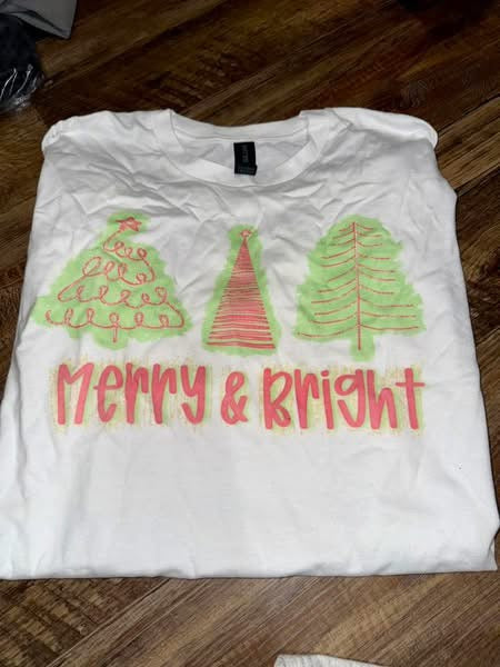merry & bright white gildan tee RTS, ships next day!! Size X-Large
